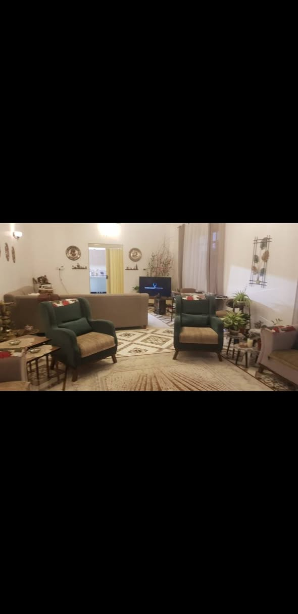 للبيع مزرعه مع بيت كامل  نص دونم  مع اثاثها درجه اولا  جاهزه للسكن بناء درجه اولا جنس الارض طابو زراعي للستفسار ***********
