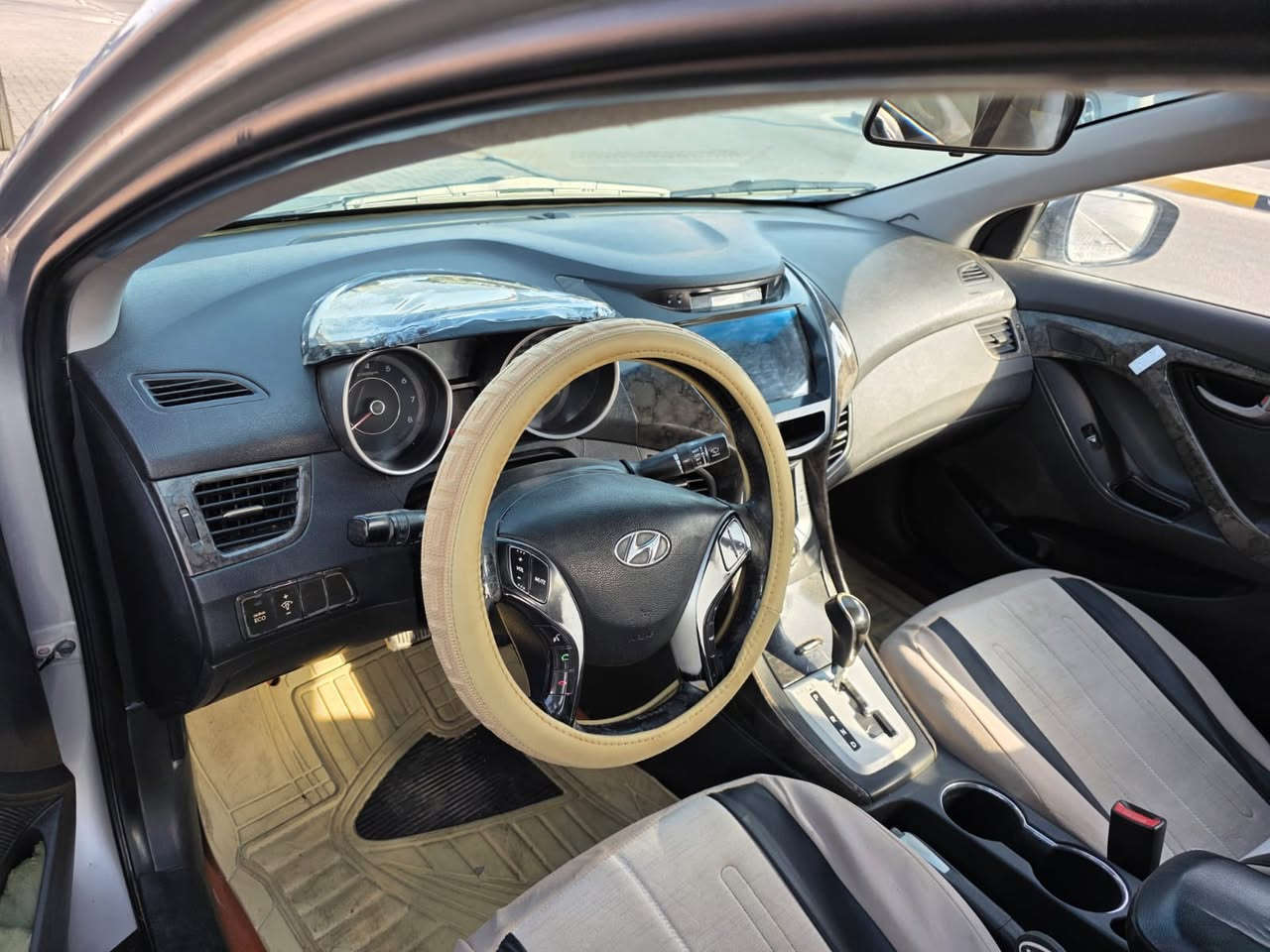 السلام عليكم للبيع النترا أفانتي وارد كوري  2012 مكينه 1600  مصبوغه عام جماليه بدون ضربه سياره جاهزه كير مكينه تبريد وتخم تاير حداديه يرادله ترتيب 
سنويه منتهيه قبل شهر
السعر 95 بيه مجال

‭0773 559 7409‬
البصره
