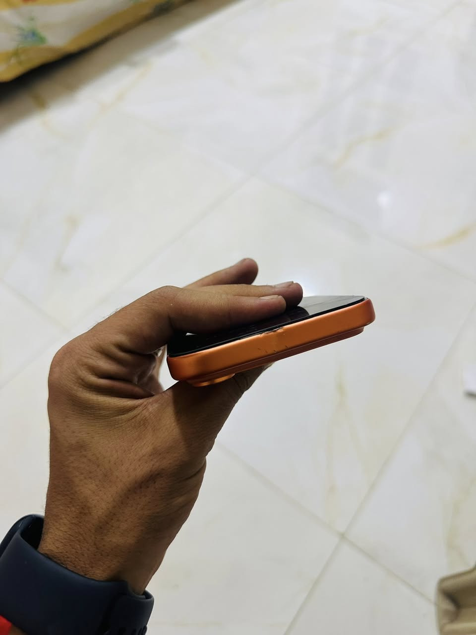 للبيع فقط ***********
17 برو ماكس 256 بطاريه 100 مشحون 65 فقط 
مبدل شاشه وفيس آيدي واكف 
بي طخه بشاصي اثر الوكعه 
سعره 1350 وبي مجال 
مكاني ديالى بعقوبه
