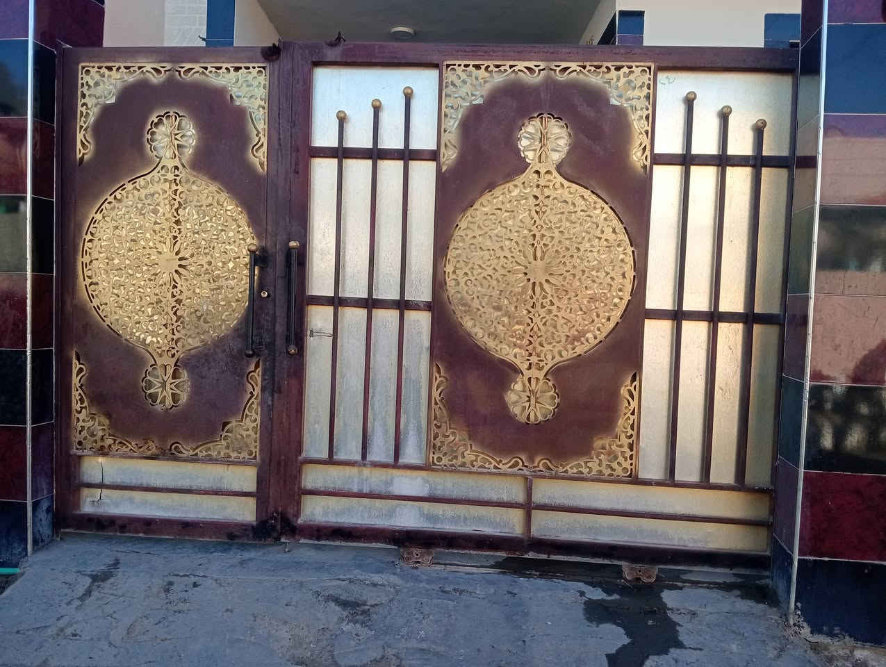 سلام عليكم باب للبيع بهرز ***********
