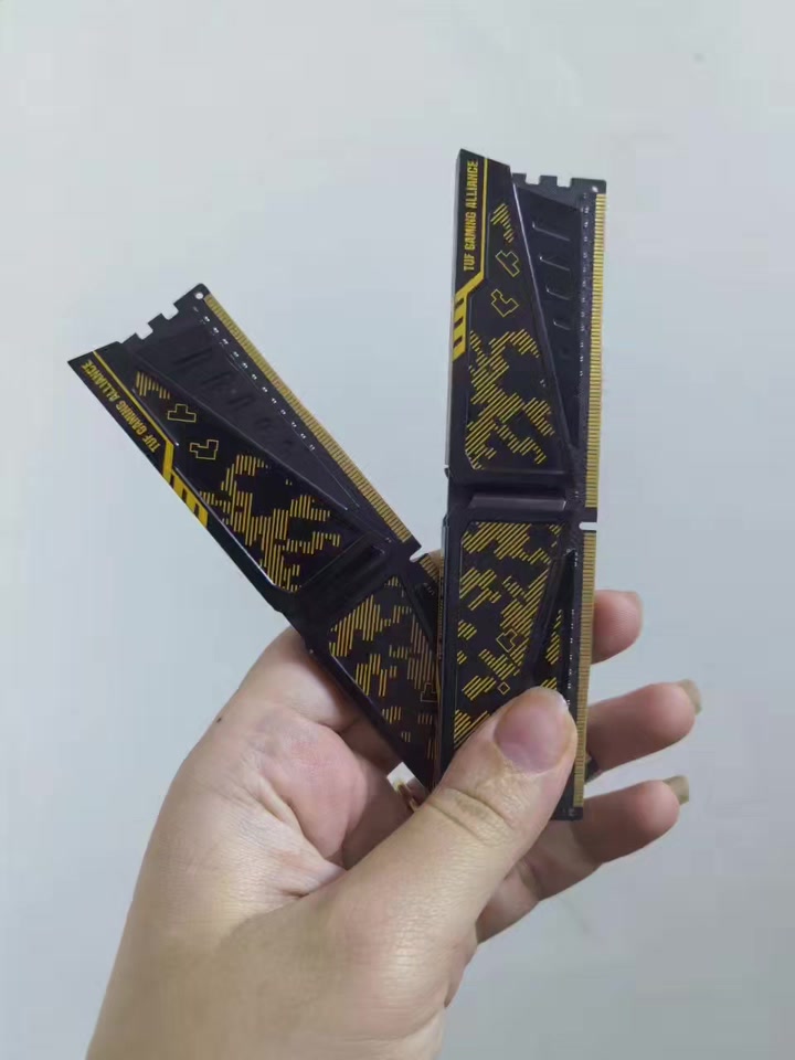 سلام عليكم 
Ram 2×8 ddr4 3200 cl18 من Team group ب100
Ram 2×16 ddr4 3600 cl18 من Team group أبيض RGB  مستخدم قليل سعرة  180
كل قطع نضيفة وبيهن مجال تواصل على خاص


**إذا كنت صاحب هذا الإعلان وتريد حذفه لأي سبب، رجاءا أرسل رسالة إلى الدعم الفني**