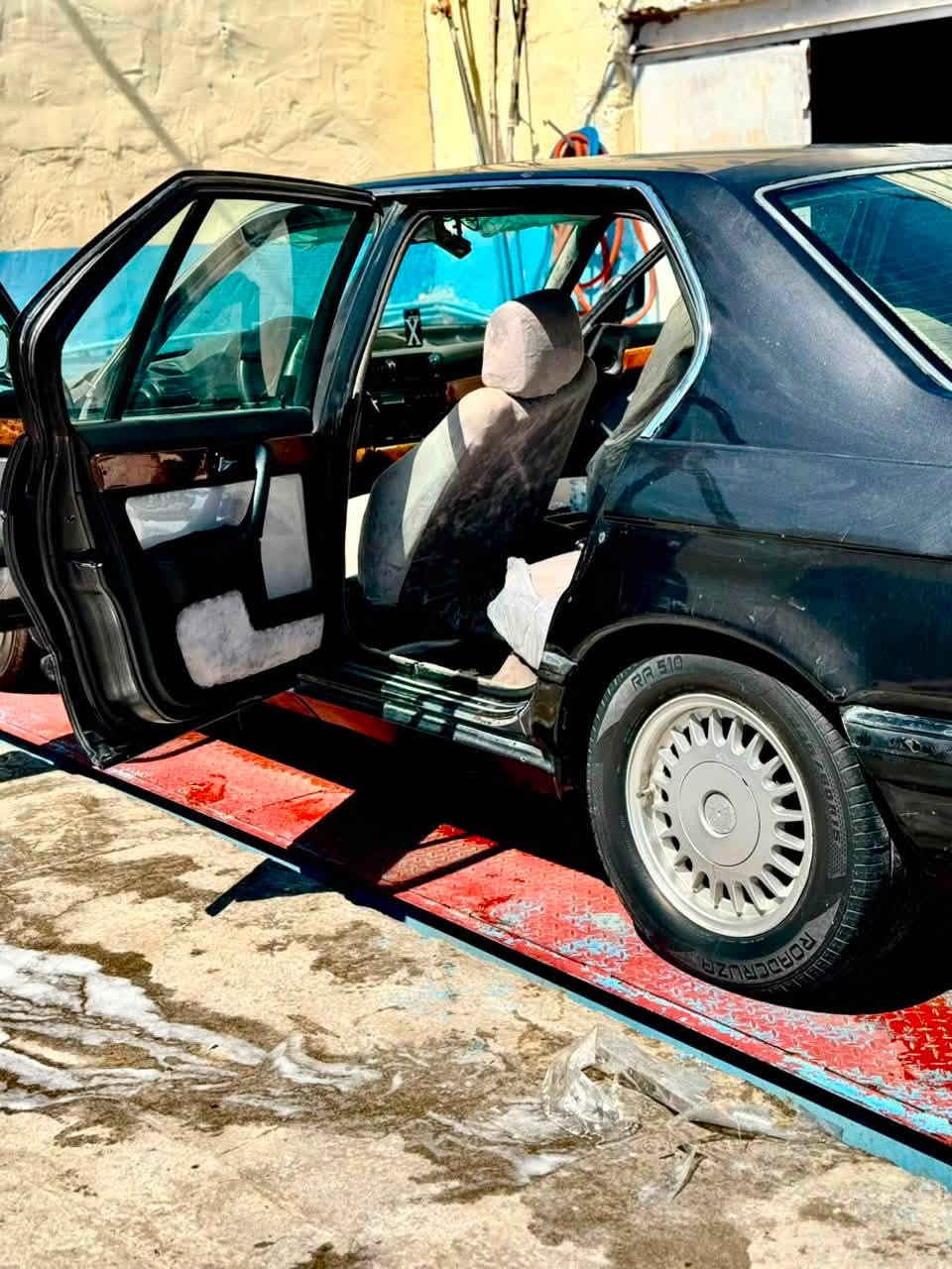 السلام عليكم
BMW735 

مكينه وكير شرط سنويه مشروع وطني باسمي تحويل ثاني يوم حداديه الاماميه جيده 
الحداديه الخلفيه تعبانه 
كهربائيات شغاله كشنات كهرباء 
تبريد مايشتغل 
راديتر جديد مال كصه مروحه جديده بلكات جديده ايرفلو جديد باور ستيرن جديد واتر بم بلكارتون ولف حماوه بلكارتون 
سعر ٤٢وبيه مجال حك الجيه 
وعوزه شغلات بسيطه من تجي شوفهن

العنوان ميسان العماره المجر الكبير ***********
