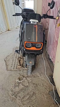 دراجه شحن السرعه ٦٠ تمشيك بالشحنه الوحده ٥٥ كيلو إلى ٦٠ ٦بطارايات مسطر...