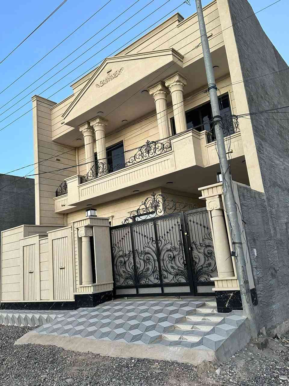 السلام عليكم
#للبيع دار سكني تكريت الديوم منطقة التصنيع🏰
#دار زيرو نظام ملكي🏰 فول مواصفات وجاهز للسكن 🏰
#مساحة 200  متر 🏠
#واجهة 10 م ونزال20 م
#موقع دار جدا مميز قريب جدا على شارع 60  وشارعه20
#يحتوي الدار على 🏰
#واجهة الدار حجر حلان 🏰
#الدار كله سحب مغربي ملكي مع نقشات 🏤
#غرف نوم عدد 5 🛌 🛌
#صالة استقبال ملكي 🏰
#صالة وسطية ملكي عدد 2 🏰
#مطبخ حار وبارد ملكي 
#كراج للسيارة  🚘🚘
#مجاميع داخلية وخارجية 
#حمامات داخلية نظام دفن  🛀
#نظام تأسيس غاز دفن ونظام جزامه
#نظام تأسيس كامرات وانترنيت📹
#سطح شتايكر
#حديقة  🌲🌴🌳🌺⚘️
#ابواب خارجية قاصة درجه اولى
#ابواب داخلية تركي درجة اولى 
#سيراميك الدار  درجة اولى
#محجل ملكي ودرج مرمر 
#مغاسل الدار نظام تعليق 

#للاستفسار والتواصل على رقم *********** ☎️
