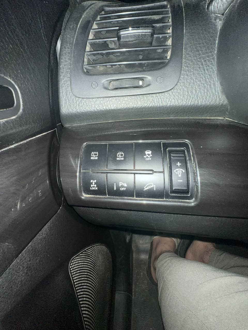 سورنتو موديل 12 فووول مواصفات 6 سلندر 7 راكب ماشية 69 الف ميل كشنات كهرباء بانوراما سستم صوت انفنتي تدفئة تبريد بالكشنات دفع رباعي سيارة خير من الله 
سنوية جديدة رقم بغداد صدر جديد تايرات جدد ادامه قبل شهر مسويلها 
السعر 145 بمجال 

‭0770 786 3357‬
