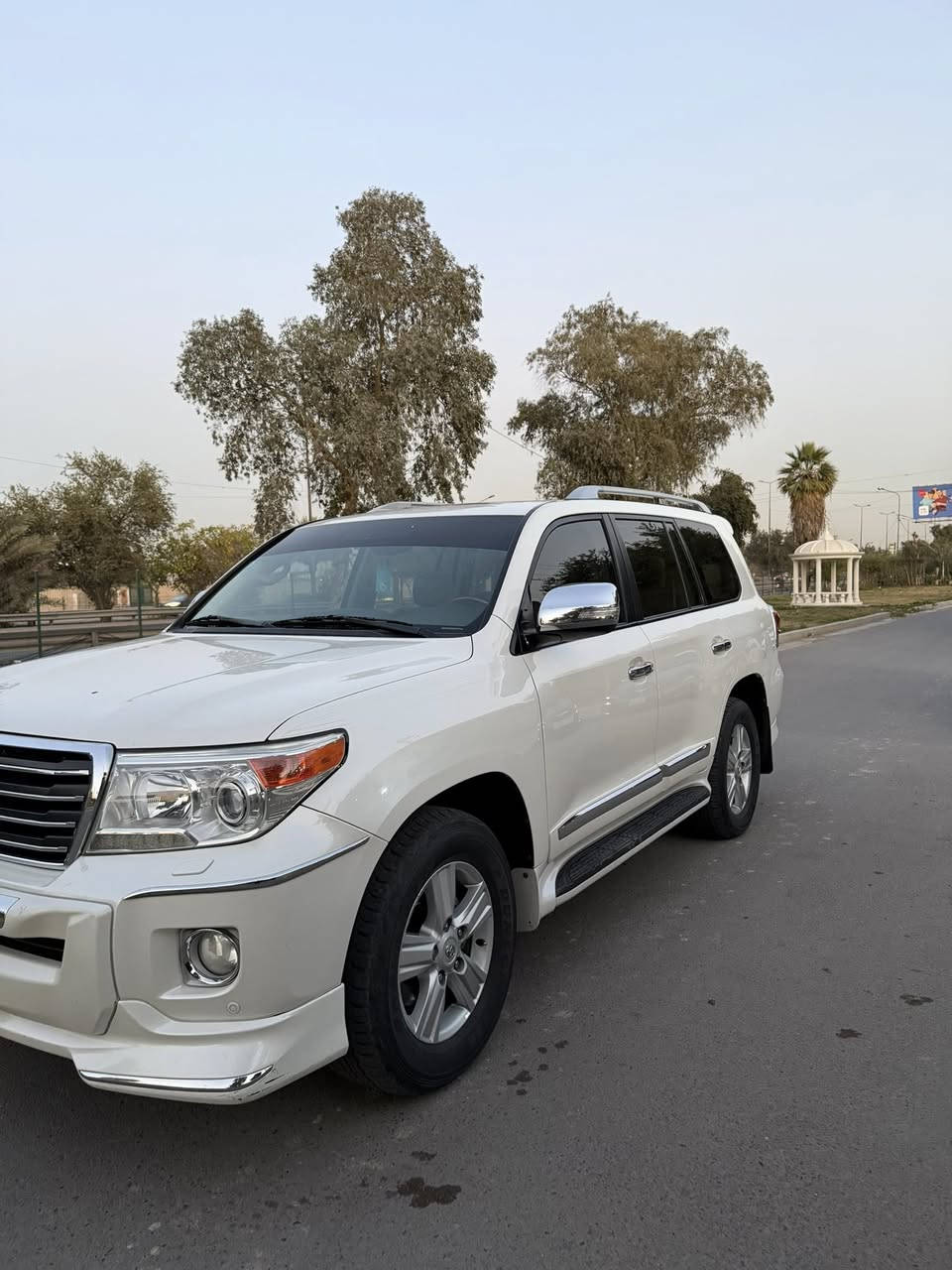 السلام عليكم
لاندكروز ساز للبيع
موديل 2014
ماشيه 120الف حقيقي 
بيها قطعتين باب الصدر وجاملغ 
السياره جديده ونظيفه
السعر 36ونص 
للاستفسار ***********
