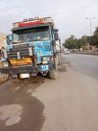 للبيع سكانيا 112 محرك 12ونص  كير 13 مجموعه 21 برينه سنوية 27 تحويل شرط...