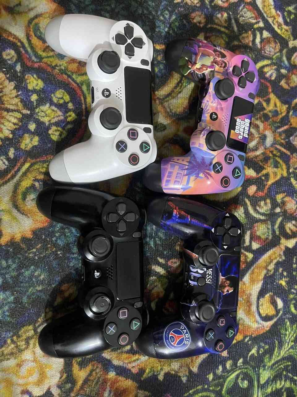 بلي فور  سلم مهكر نظام ١١نضيف فول محتاج ودابيعه سعر٣٠٠ بي مجال اقوه العاب بي مع اربع يدات كلهن شغالت مابيهن ي خلل  رقم ***********
