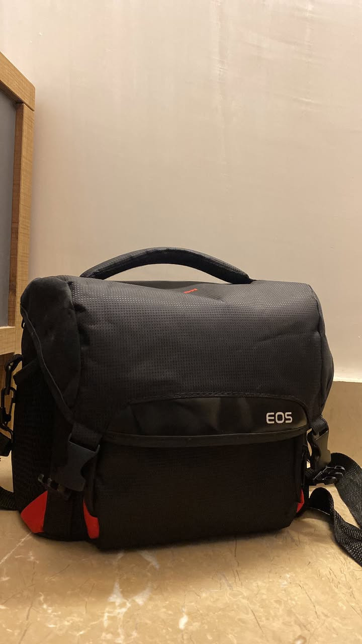 كامره 650d نظيفه كلش استعمال قليل 
يجي وياها عدسات 2
 55-255 +وعدسه الاصليه مالتها
وجنطه وشاحنتها و ثنين بطاريات الاصليه وكامل ملحقاتها .

عنوان كربلاء على الرقم ***********
