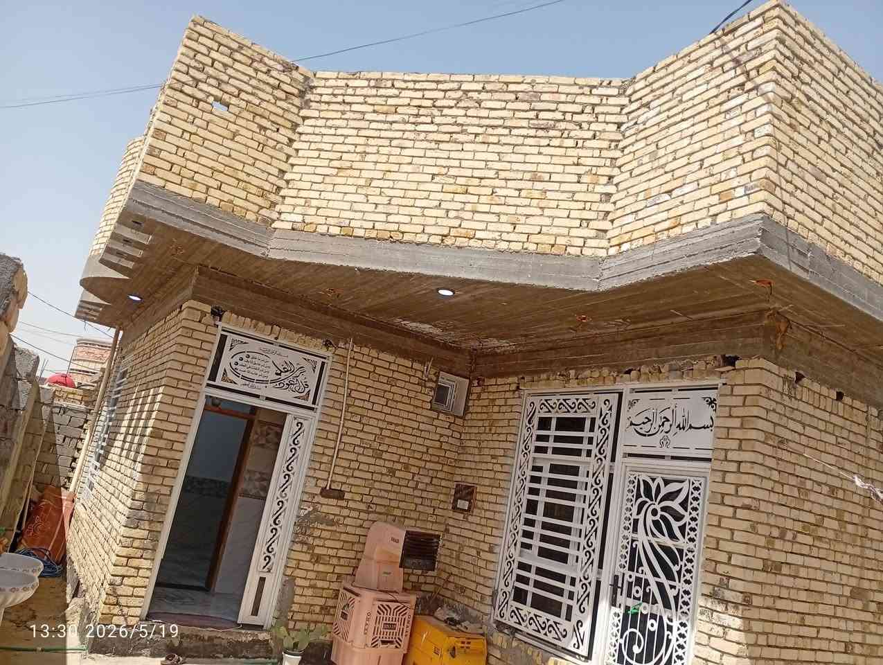 بيت للبيع المساحه 300بنا حديث درجه وله تفاصيل  غرفتين +وصاله +وستقبال+مطبخ حار وبارد+حمامات داخليه و خارجيه مناور  كراج جبير للسفتسار ***********
