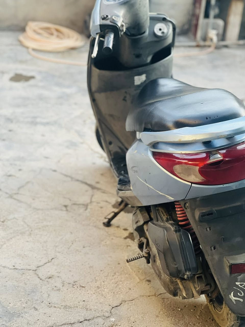 سلام عليكم دراجة إبريز للبيع مكينة مكفولا لا نضوح ولا تبخير مكينة ابلادي مامفتوحة
نكره سلف بكل وقت تايرات جدد كفرات ختم واحد السعر 425وبيه مجال مستعجل على بيعتة المكان بغداد المحمودية النتصال ***********
