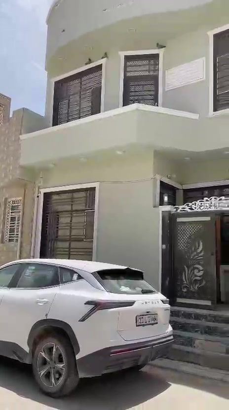 دار مؤثث للبيع في حي الجامعة المساحه 100متر مربع 10*10🪬منطقه ل28🪬بناء حديث وموقع مميز خلف مجسرات الزهراء يحتوي على طابقين 3غرف نوم صاله استقبال مطبخ صحيات والسعر مناسب معه اثاث 250 بي مجال