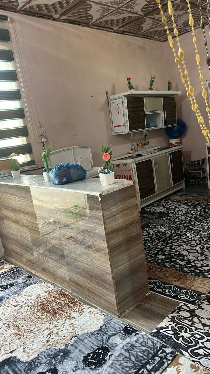 بيت للأيجار المساحة 100 متر ايجاره 150 الف كل شهر بشهره
عنوانه النجف شارع المطار القديم خلف اسواق الامير 

يحتوي على غرفه وصاله ومطبخ وصحيات

ايجاره قفل 150


**إذا كنت صاحب هذا الإعلان وتريد حذفه لأي سبب، رجاءا أرسل رسالة إلى الدعم الفني**