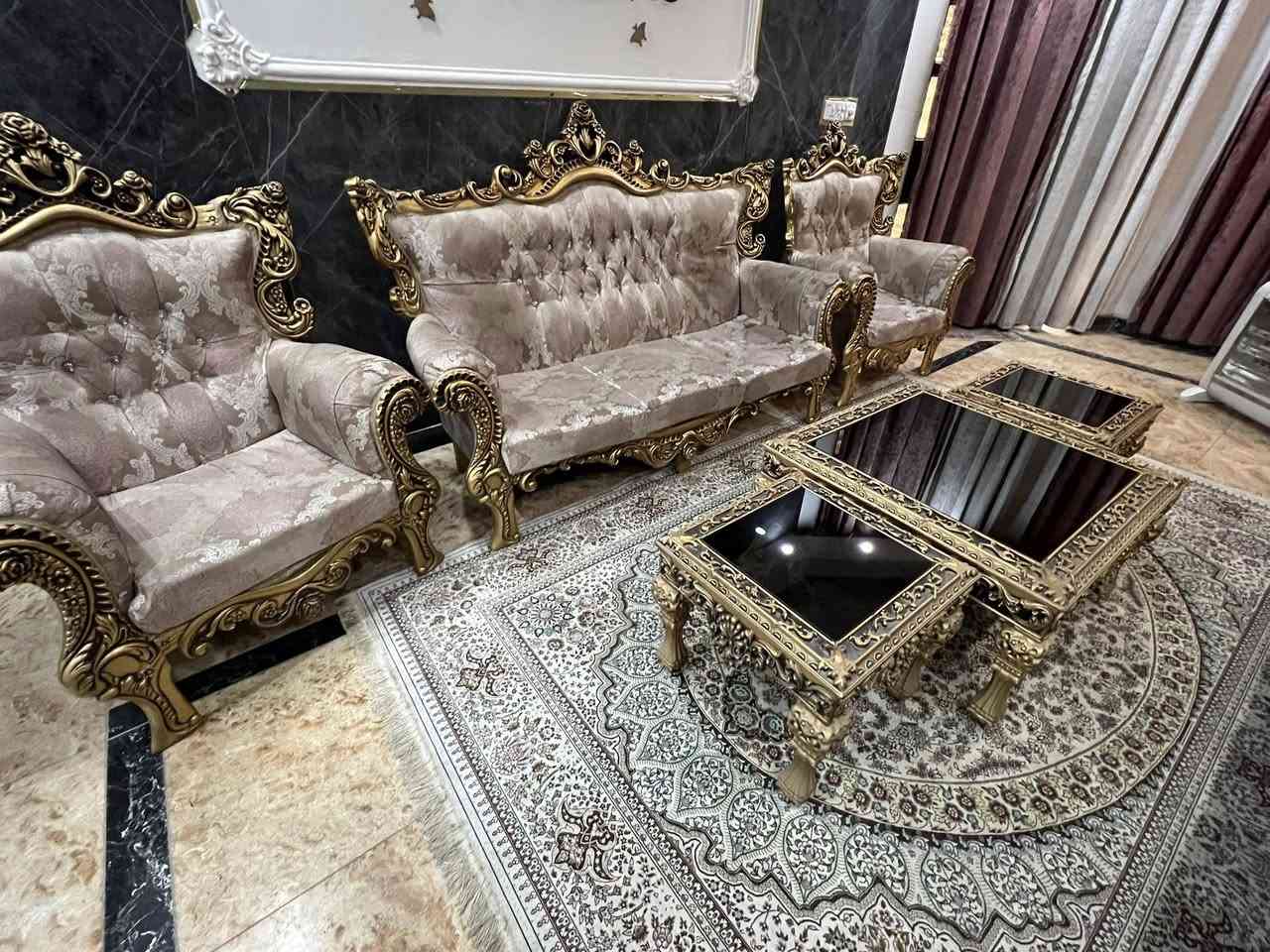 تخم رائسي يتكون من عشره مقاعد نظافه بمعنه كلمه 

ومعه طبلات عدد3 جام مكاني بغداد بلديات سعره 450 وبيه مجال ***********
