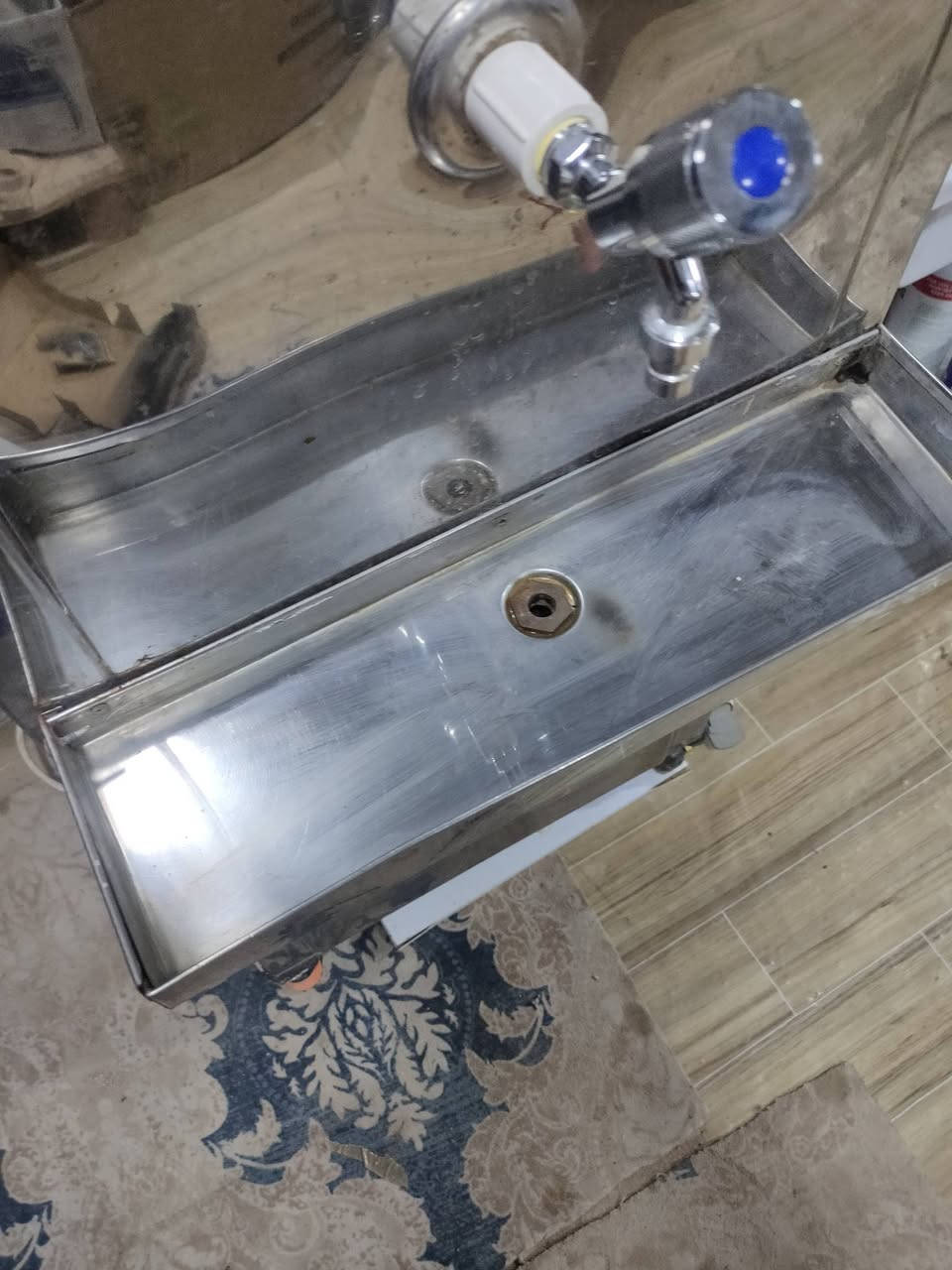 براد للبيع شرط الشغل تفصحه وتاخذه العنوان البصره القبله قرب المدينه الرياضيه للاستفسار واتساب او اتصال 
***********
