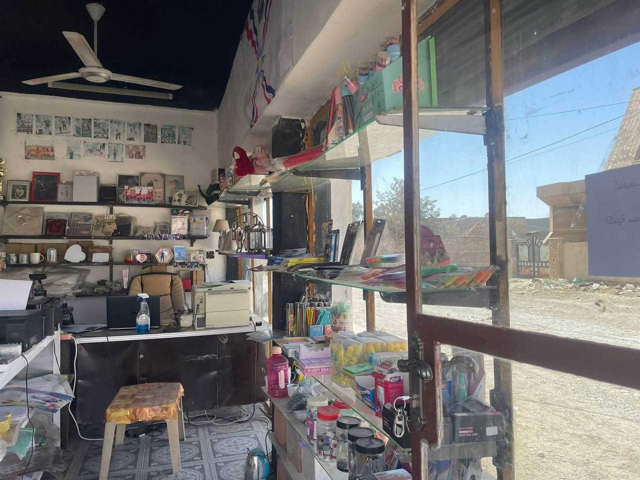 باقي من المحل بس قرطاسية وهداية القرطاسية تريد تاخذ كامل تريد شي الي تحتاج منها عادي كامل احسبها 300 الف كلها شلع 
مكان كرمليس موصل *********** موصل, نينوى
