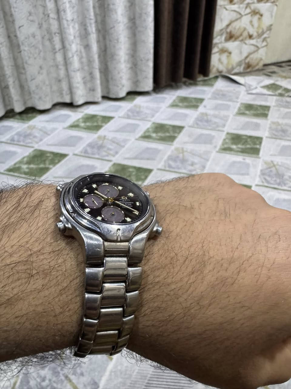 ساعه ستزن ( Citizen )Attesa Chronograph  التيتانيوم 
* الميزات: تتميز بوظيفة الكرونوغراف (ساعة إيقاف) ومقاومة للماء حتى 10 بار. 
* التقنية: قد تعمل بتقنية Eco-Drive التي تشحن البطارية من أي مصدر ضوئي. 
مكاني بغداد مدينه صدر 
***********
السعر 70 الف
