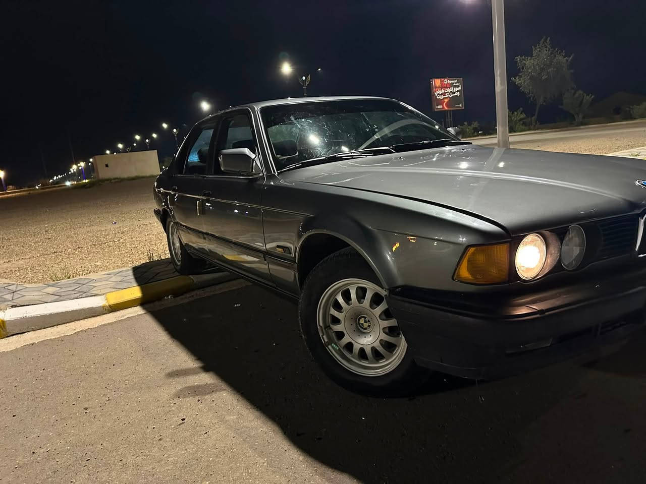 بسم الله الرحمن الرحيم والصلاة والسلام على نبينا محمد 
BMW 735 
رقم بغداد الماني شروط التحويل ما تأخذ السيارة إذا ما احولك 
السيارة معمرة ومتعوب عليها 
صدر كير محرك تبريد مكفولة كفالة من كلشي 
تخم تيارات جديدة
المحرك معمر على آآخر حبة 
الگير مشدود جديد 
الصدر مشدود كلة بوش اصلي 
التبريد ثلج ما ناقص ولا حبة كمبريسر بريڤا يعني انسى الصيف 
نضافة الغرفة 95
صاج دبل جكمجة 
تدفئة كشنات
مصبوغة عام جمالية صبغ درجى أولى 
بيها ضربة قديمة بالجنطة فقط 
بدون خياس السعر 48 قفل 
*********** 
مكان السيارة تكريت صلاح الدين

