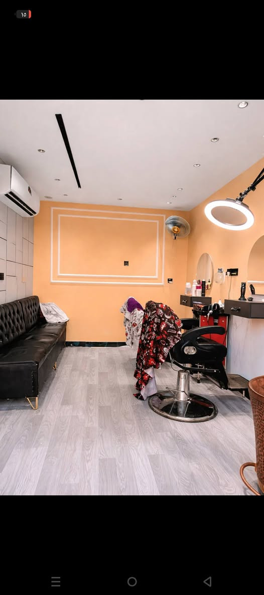 محتاج حلاق وياي بالمحل يكون متفرغ وذو خبره 💈📍 كربلاء: حي العامل الثانيه ( خاص ***********)
