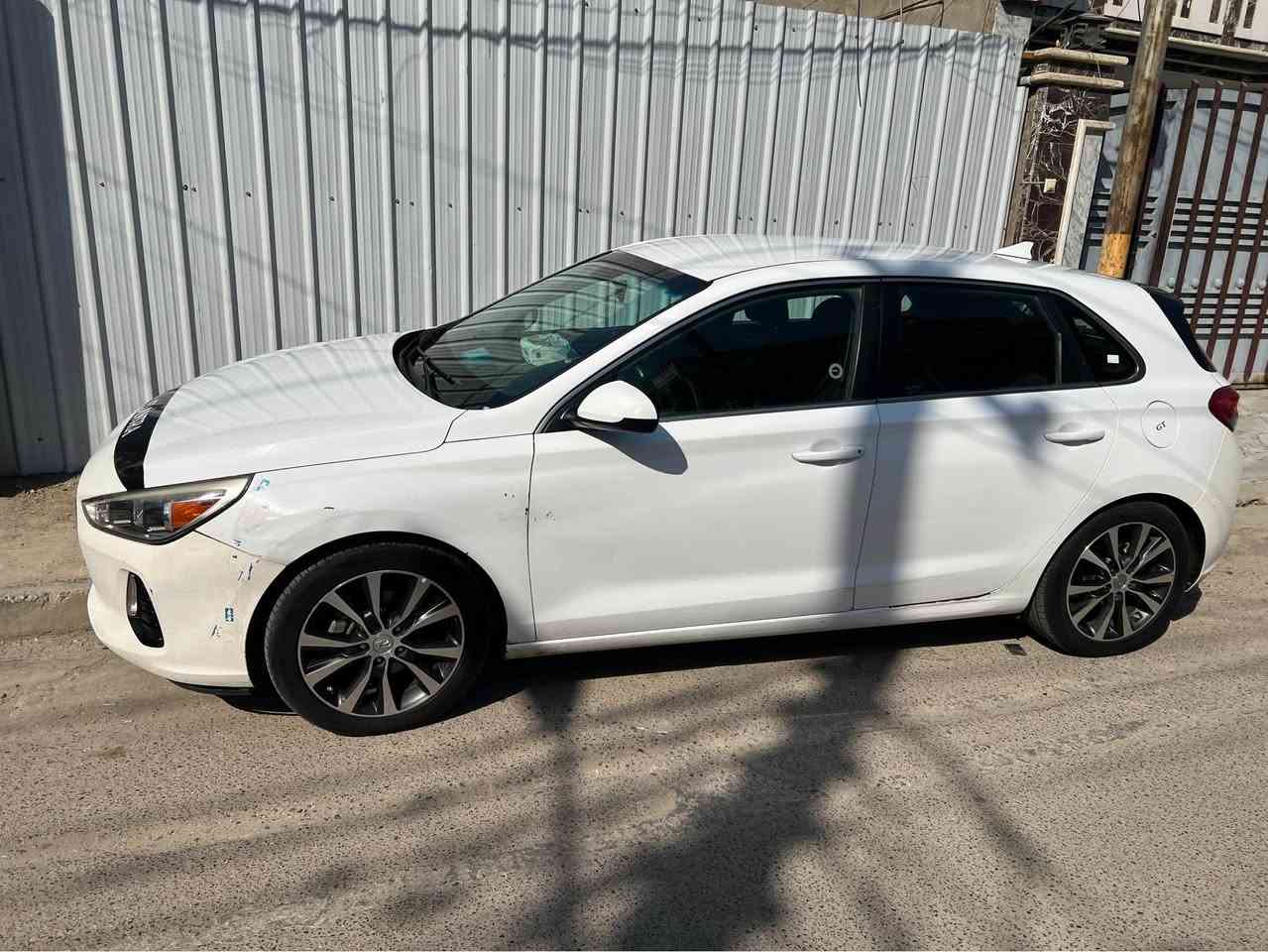 النترا هاتشباگ 
وارد امريكي
محرك GDI2000
حادثها صندوق مصلح كامل
وبيها طخات خفيه منا ومنا موضح بلصور
مواصفات
تحكم استيرن 
مانع انزلاق
كروس سرعه
والمواصفات الباقيه معروفه
تخم تاير جديد
تبريد ويه السويج ثلج
ماشيه 70000mi
راسلني واتساب
*********** بغداد, العراق
