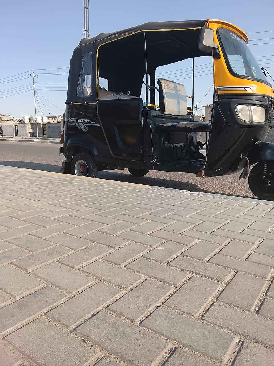 تي في اس موديل 20 داخله ب 21 تكتك نضيفه جاهزه مجهزه رقم وسنويه السعر 5500 العنوان بصره حيانيه شارع القائد ***********
