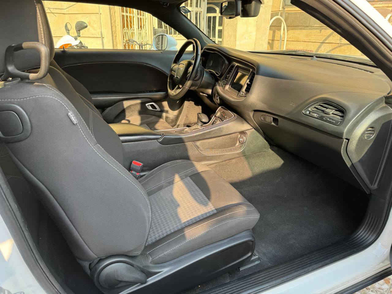 السلام عليكم 
جالنجر 2023 ماشية 30 السيارة جديدة مابيهة اي نقص
السعر 200
***********
