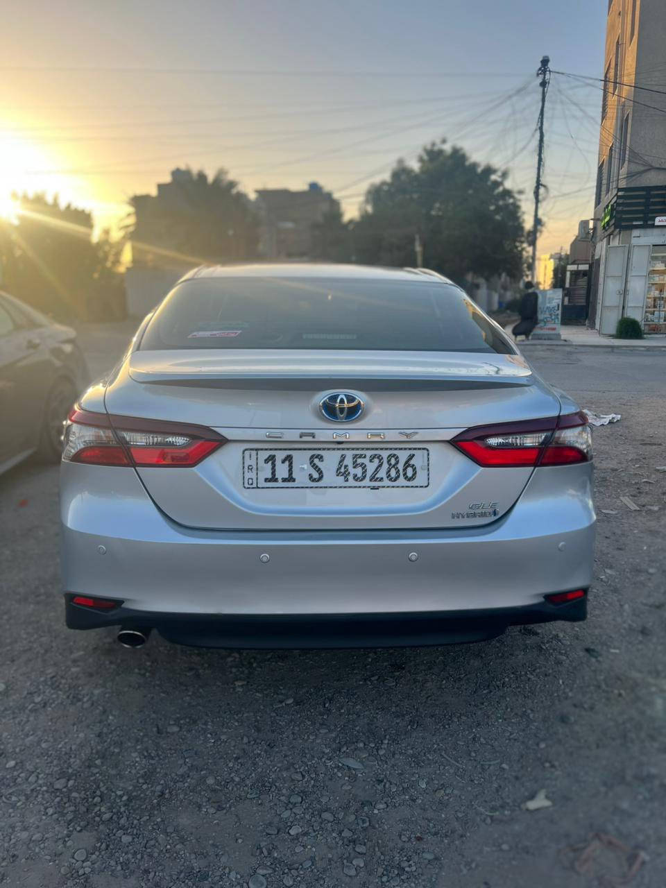 السلام عليكم للبيع كامري هايبرد موديل 2023 فول مواصفات وارد خليجي GLE عبداللطيف جميل لون رصاصي غير محدد سيارة كفالة عامة وجديدة
مواصفات السيارة 
1- فتحة سقف
2-تبريد قطعتين
3-بردة خلفية اوتو
4-هاند بريك بصمة
5-نظام اوتو هولد للازدحام
6-ثلاث وضعيات قيادة
-اقتصادي -وعادي -وسبورت
7-شاشة كبيرة
8-حساسات امامية وخلفية
9-مري جانية شفط
10-دخول ذكي(بصمة)
11-كاميرا خلفية
12-زجاج الابواب اوتو
13-تعتيم اللكتروني للمراية الوسطية
14-تحكمات ستيرن
15- صندوق بصمة
16-ويل كب رياضي حجم 18

العنوان بغداد / حي القاهرة  والسيارة بأسمي 
السعر 240$ وبيها مجال
رقم الهاتف ***********
