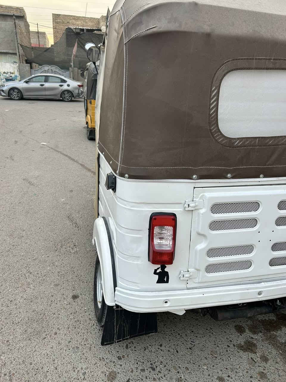 تكتك 20شهر ال10 رقم وسنويه نكليزي تكتك تعمير جديد مصبوغه عام جماليه فقط
نصبه مال زيرو محرك اكسل خير من الله كبل لشارع ربع مذب عليها السعر 6300 وبيها مجال 
المكان بغداد جسر ديالى القديم شارع 70
***********
