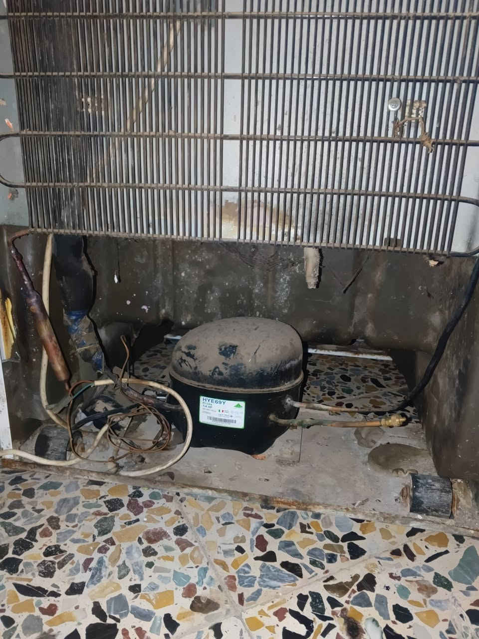 سلام عليكم براد جديد ونظيف تركي اصلي ماطور جديد قبل شهرين شديته البراد كامل ما عوزه شي المكان كوت حي الجهاد ***********
