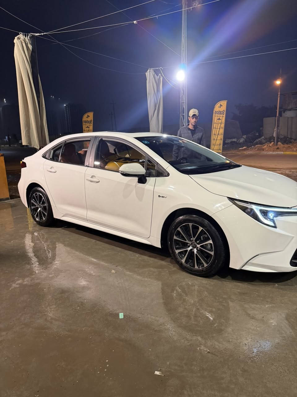 كورلا هايبرد موديل ٢٤  فول كرسي كهرباء وجلد. سونار موجود بالمنشور مكانه بغداد. الكرخ تلفون ***********
