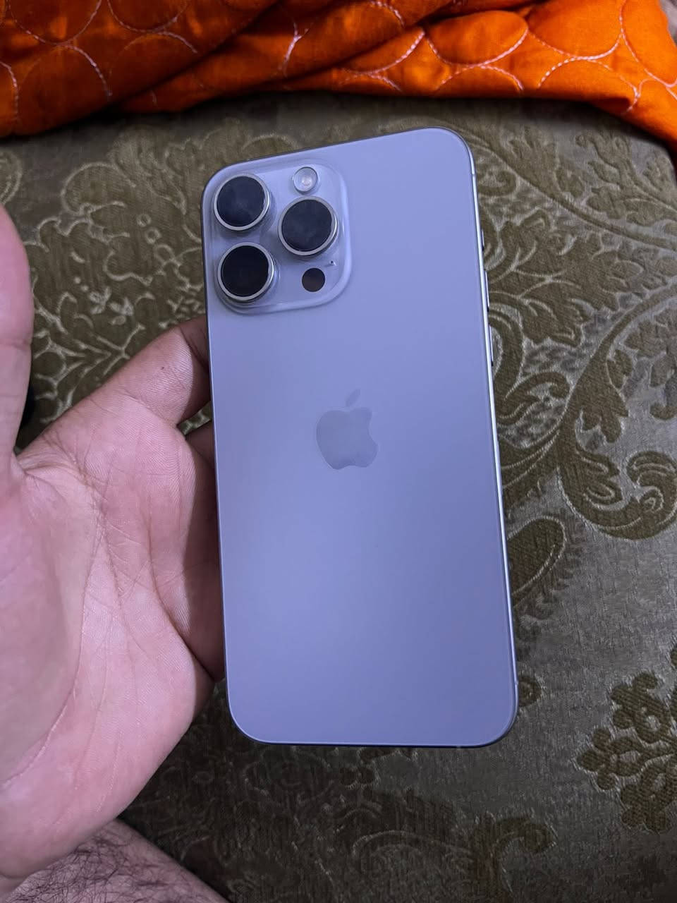 آيفون 15 برو ماكس
ذاكره 256 
بطاريه 86 
مبدل شاشه اصليه 
أريده ب700 
مكاني المنصور 
***********
