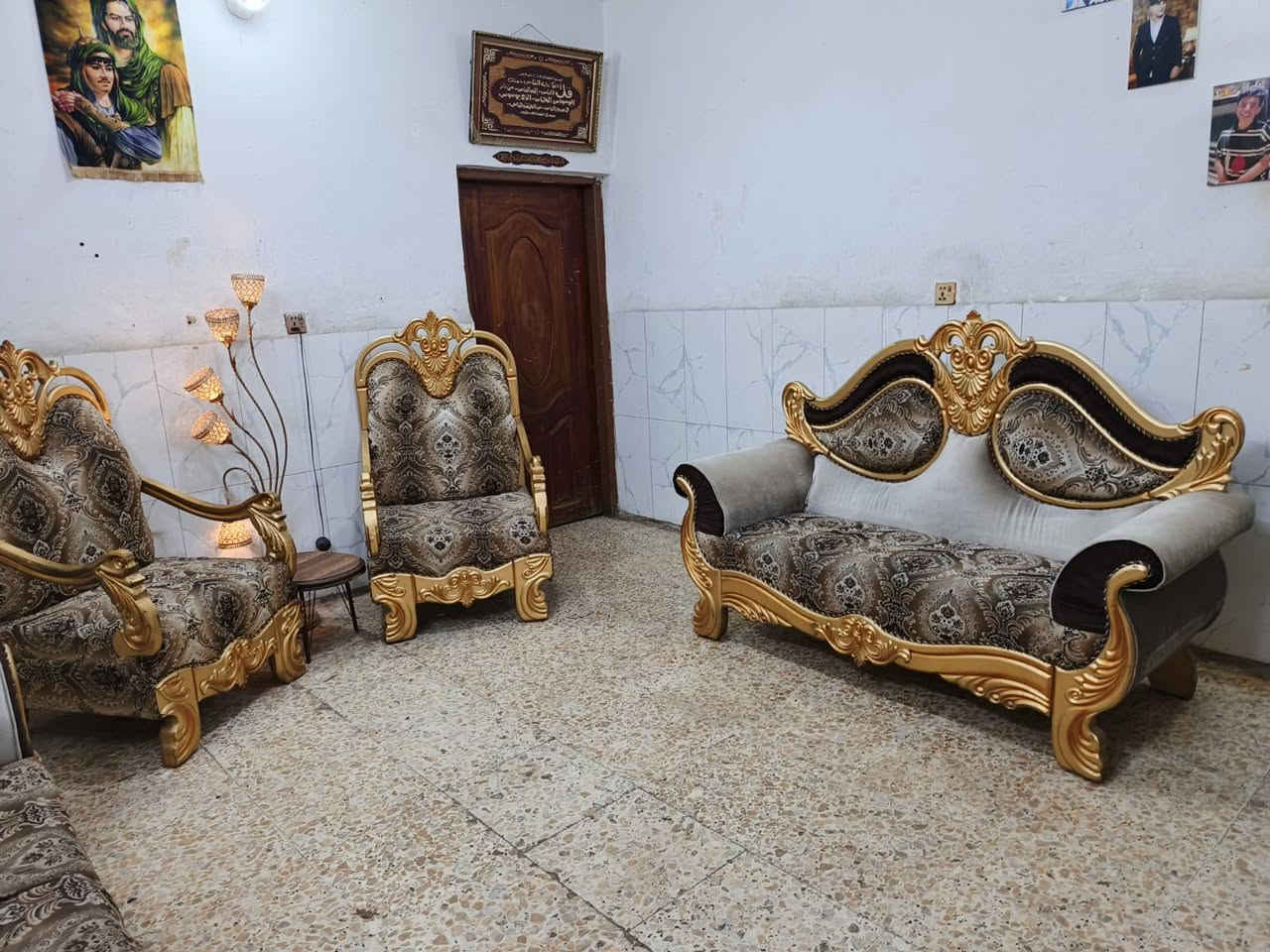 تخم ملكي تكمه نظيف جدا 7مقاعد ب225الف وبي مجال المكان الوشاش *********** يوجد توصيل بكروة يوجد واتس اب
