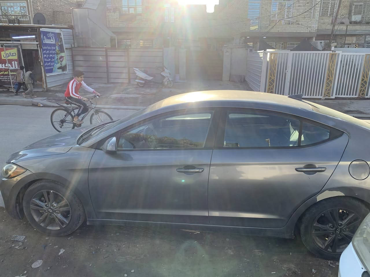 السلام عليكم
هيونداي النترا 2018 لون رصاصي بغداد حره 

وارد أمريكي بيه أربع قطع مثل ما موضح بل صور 

بيه كنر الهلال من جهة السايق وبيه بابتين وتكمه من الجهه الثانيه محرك بي خيط خفيف تبخير جنت استخدم زيت محرك ابو 25  هسه استخدم زيت موتل شركه الحسام وبانزين بس محسن ماستخدم عادي محركه خير من الله كير at المرغوب محرك 2000 دوش المرغوب ماشيه 213 الف ميل 

مواصفات: شاشة كامره رادرات جانبيه مسروقه مانع انزلاق تحكمات ستيرن وضعيات قياده ( سبورت ، نورمل ، ايكو ) حاملات أكواب خلفيه 

وبعد بيه مواصفات 

السعر: 115 ورقه وبيه مجال 

الرقم: ***********
