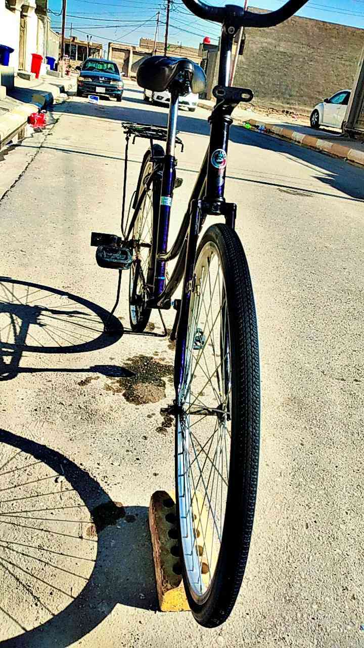 سلام عليكم بايسكل للبيع  26  
موديل 2023 
تخم تاير وجوب جديد 
الون بنفسجي 💜
البايسكل نضيف عوزة بس ببريكات

المكان واسط الصويرة  
الرقم   *********** 
🙋
