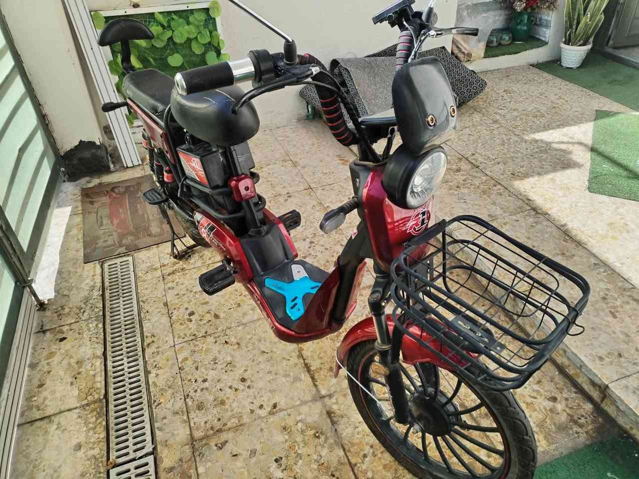 السلام عليكم دراجه شحن حجم 20 و 4 سرع نظيفه استعمال موسم واحد نقصها بطريات فقط سوجين بصمه انذار شغاله 100 بال100 السعر 150 الف *********** واتساب
