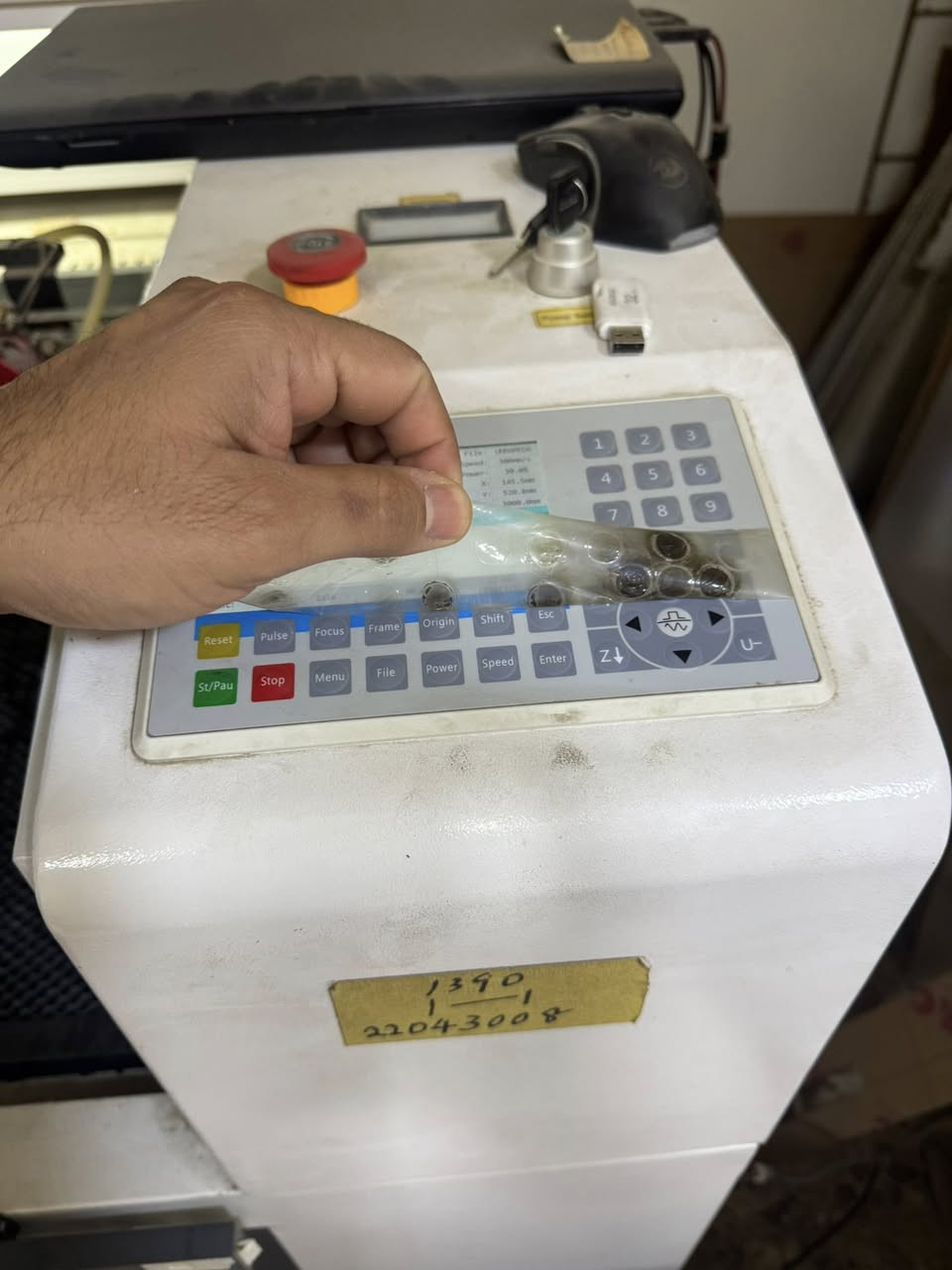 السلام عليكم ليزر استخدم كلش قليل كلش اصلا جبته علمود شغلات بسيطه ومحتاجيته بعد فه اريد ابيعه القوه مالته 150w ضربه وحده تضرب 22mmمكينه  جديده كلش بترابه نايلون مشايله منه  حته الغراض ولعده مال مكينه موجوده قياس 90 cm      ب130cm


**إذا كنت صاحب هذا الإعلان وتريد حذفه لأي سبب، رجاءا أرسل رسالة إلى الدعم الفني**