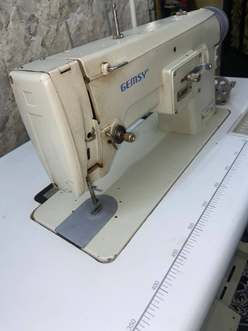 ماكنة خياطه 
تطريز حر 
مكينه نظيفه جدا استعمال قليل مالت 
بيت بسعر
 180مكاني بغداد شهداء العبيدي الثالثه 
***********
