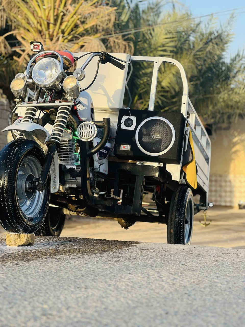 السلام عليكم ستوته دايون موديل 2010  أوراق كامله السعر 1400وبيه مجال للشرايه
عل رقم ***********
