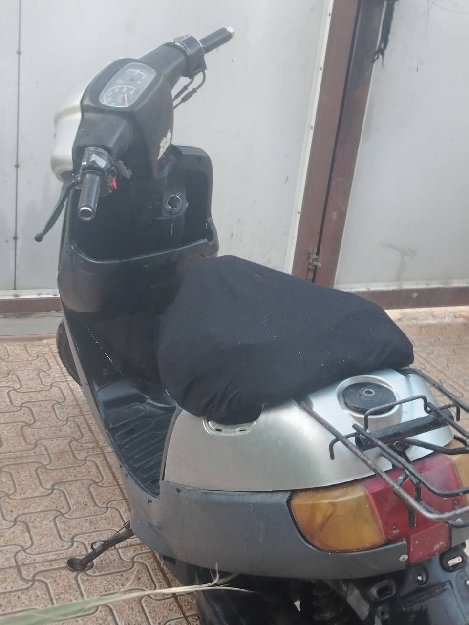 اعادة نشر بسبب الوعود الكاذبه دراجه للبيع  ابيعك عاطل  السعر 100 المكان نجف مقابيل قرية الغدير لحد يجيني ويكلي وين مكانك ملاحضه!! للموشراي ليراسلني لتكسرون بحلال العالم للاستفسار ***********
