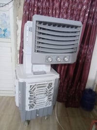مكينة خياطة • ماكينة خياطة • للبيع • نظيفة • استخدام قليل