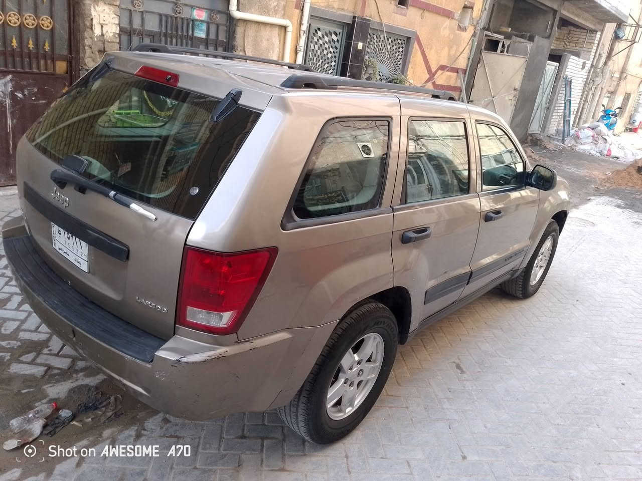 السلام عليكم
سيارة جيب شيروكي موديل 2005
السيارة لا ضربة و لا صبغ مكينة بلادي

كهربائيات كلها شغالة تبريد تدفئة شغال
حدادية جديدة..... رقم بغداد تحويل فوري 

سيارة جاهزة السعر 66 ورقة 

العنوان بغداد مدينه الصدر قطاع 4 

الهاتف: ***********
