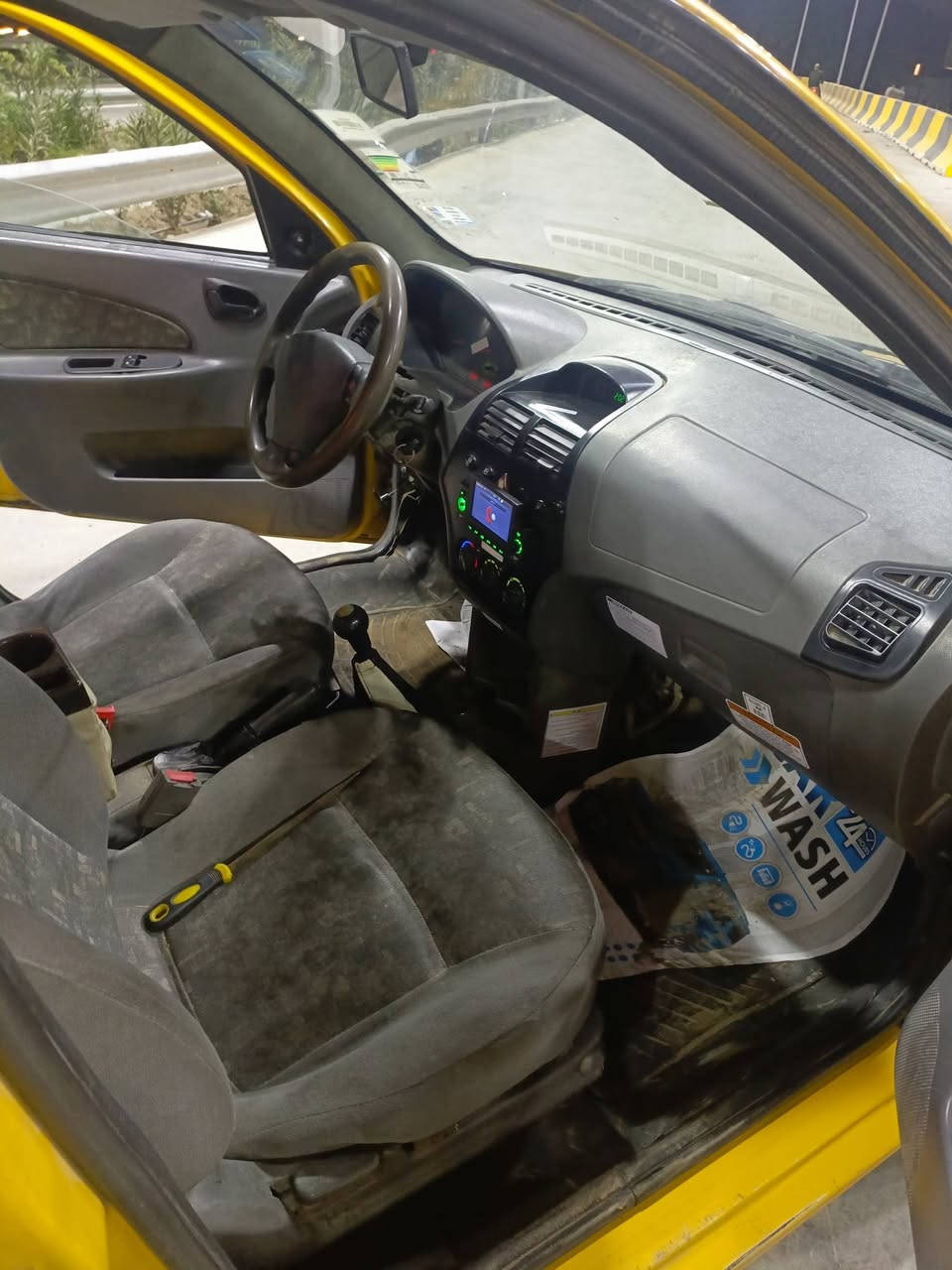 السلام عليكم طيبة٢٠١٥
محرك كيرتمام 
صدر امامي خلفي تمام
تخم تايرجديد
سيارةحلوةوبيهاملاحضات بسيطة 
رقم وسنويةجديد 
بيها صبغ جاملغ وطخةبلباب 
الشراي يتصل***********
السعر٣٢قفل مكانهابغداد
