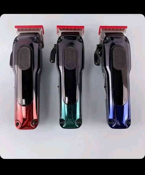 الصدار الجديد من vgr 
وحش التدريج 

مكينه حلاقه تدريج vgr كهرباء وشحن 

تعمل بنضامين كهرباء وشحن 
وعمل متواصل 200دقيقه 
لأن حجم بطاريه 2000A 
مع 8 نمر لتدريج 
وكير طكات 
شحن تايبسي 
شاشه اكترونيه لمعرفه نسبه الشحن 
مع شفرات سل ستيل حاده جدا وغير ضارة بالبشره الحساسه 
مع فرشاه تنظيف وقطاره زين 
وبسعر 25 توصيل كل العراق 3 الف  
لحجز رقمك وعنوانك خاص 
او واتس ***********
