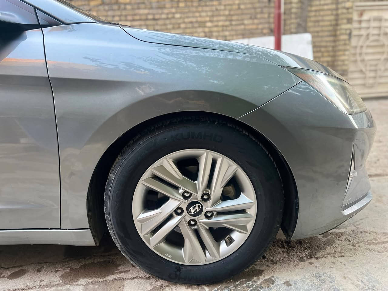 ‏سلام عليكم سياره البيع النترا موديل 2019 وارد امريكي محرك 2000دوش  سياره وتفاصيل داخل صور وسونار موجود كامل السيارة فول مواصفات 1/1 ما عدى الكشنات مو جلد تدفىة بالكشنات بنوراما وسيارة جاهزة وخير من الله لسعر 150$ وبيها مجال بسيط للاستفسار اتصال *********** السيارة استخدام شخصي
