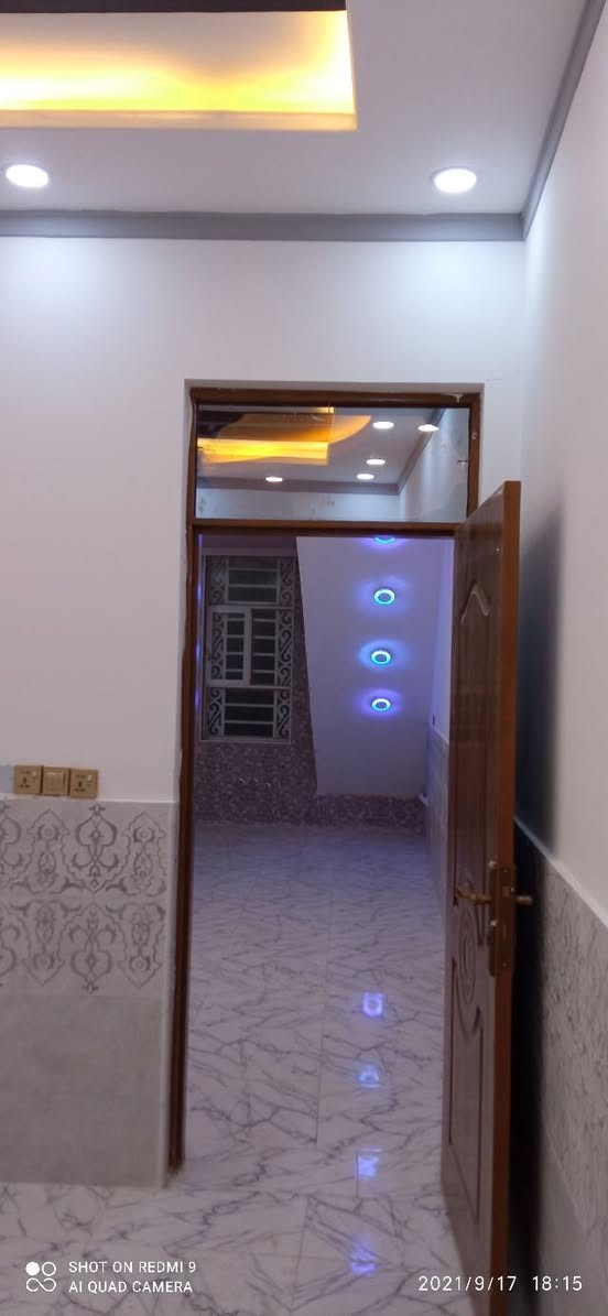 دار للايجار  حي الحنانه50م  غرفه وصاله ومطبخ اوبن وصحيات  طابق واحد على ساحه قرب مدرسة بلقيس للبنات ..الايجار 400 الف
مكتب الرحاب***********
عنوان المكتب حي الغدير شارع المولدات
