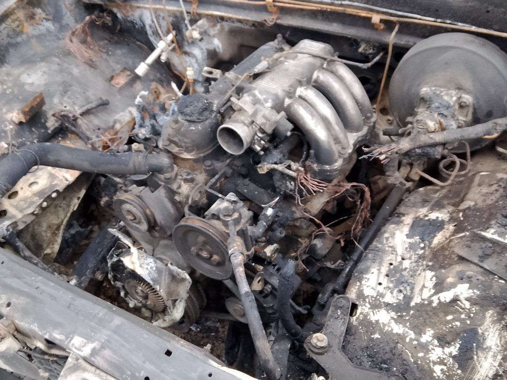 السلام عليكم سيارة كنو 2009 ضرر موضح في الصورة بس حرق في كهربايات وباقي التفاصيل اتصال ***********
