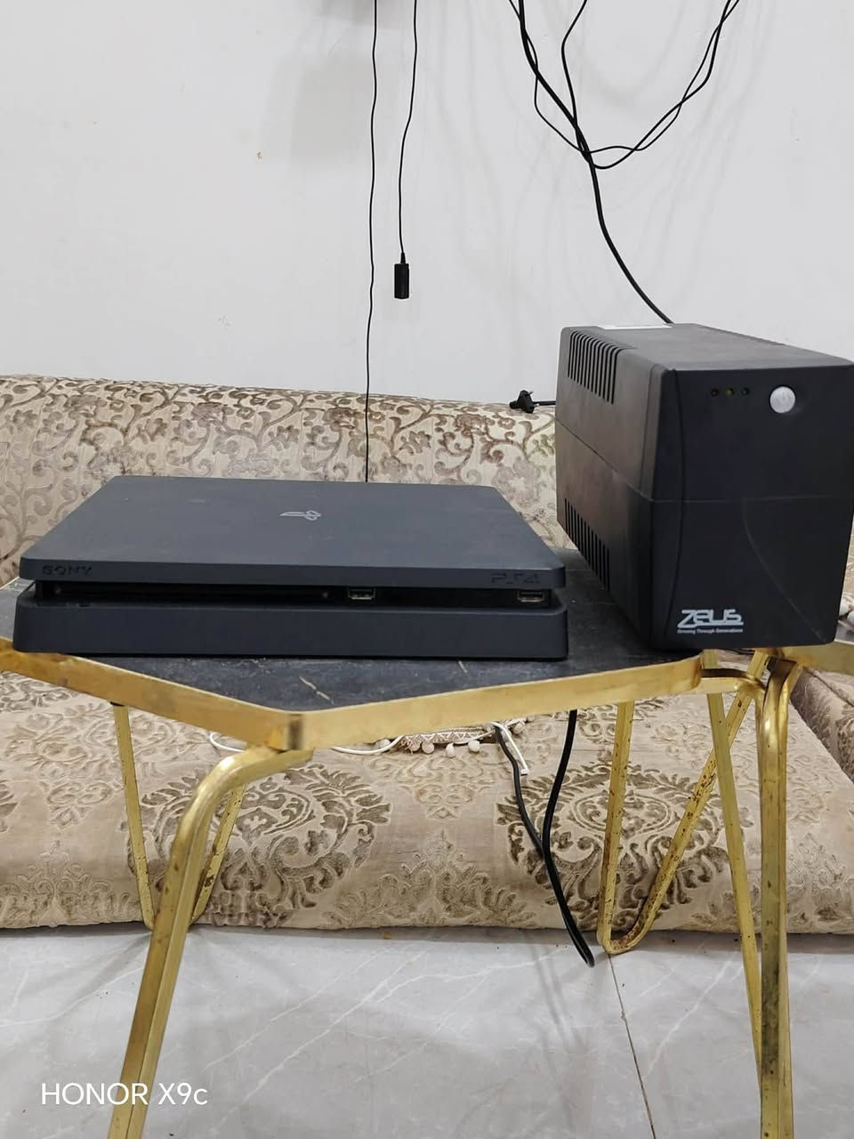بلي مهكر قرص وذاكرته نص تيرا ذاكرته نضيف جدا وياه يوبس وثنين جوستك واحد اصلي واحد تجاري سعره 330 وبيه مجال مكاني رفاعي مكلف بالنشر هذا رقم ابو بلي ***********
