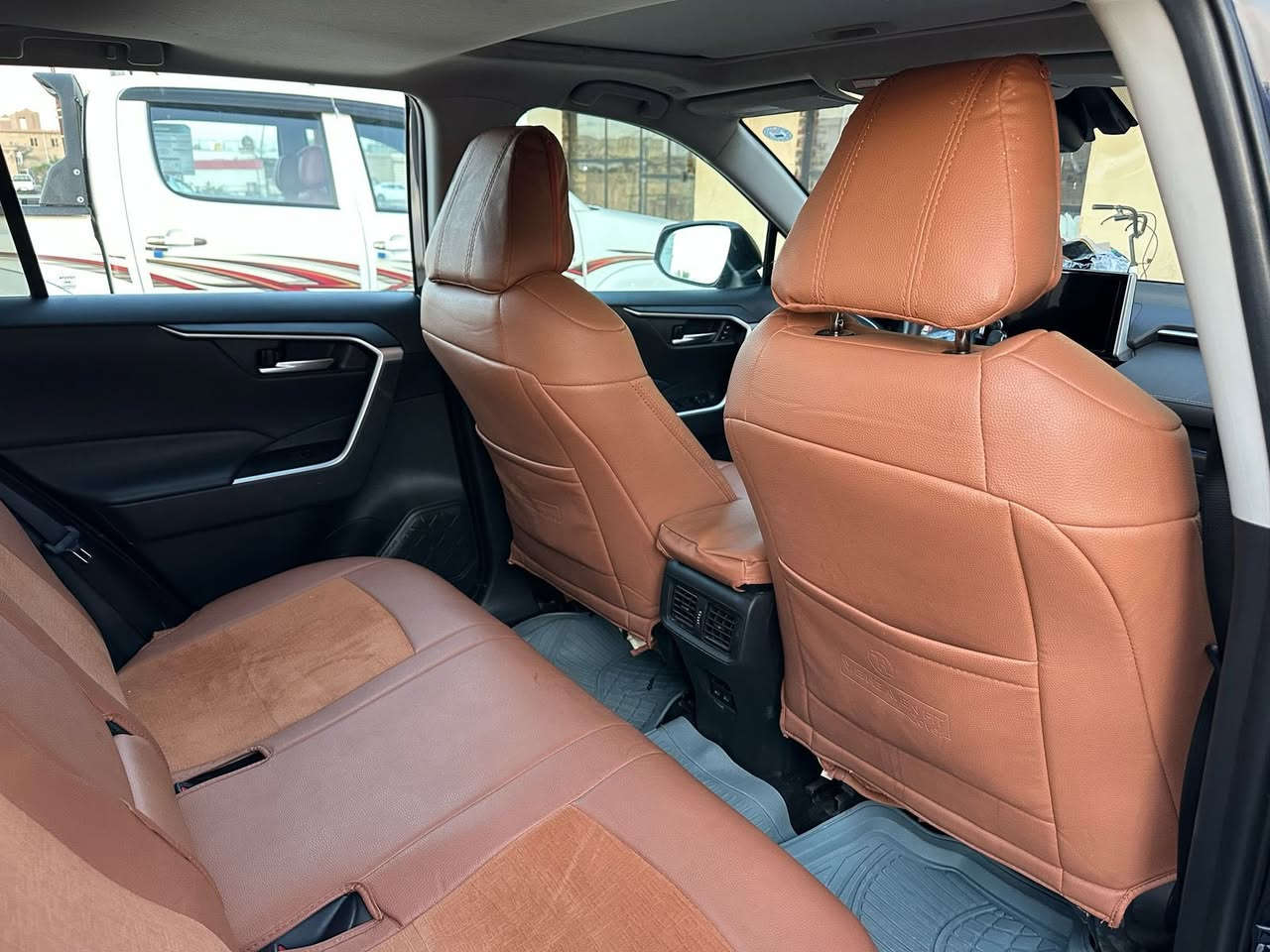 سلام عليكم  بسبب الوعود الكاذبه
‏Toyota RAV4  XLE 2024  فول مواصفات 
رقم اربيل 
مكانهه الانبار
اللون . نيلي
عداد المسافه 41 الف  
حجم المحرك 4 سلندر (2.5L) 
المواصفات :
فورويل 
بصمة ابواب
بصمة تشغيل عن بعد 
صندوق شفط كهربائي 
فتحة سقف سلايد
كشنات جلد +تدفئة 
استيرن تدفئة 
رادار أمامي(تحديد مسار)
رادار جانبي (نقاط عمياء)
رادار خلفي امامي (التحذير من الاصطدام)
تحكم وضعيات القيادة Drive Modes 
اوتو ستارت (Auto start)
اوتو ستوب(Auto Stop)
هاند بريك بصمة
اوتو هولد(Auto Hold)
تحكم وضعيات القيادة ECO,NORMAL,SPORT
مانع انزلاق+ABS
حساسات خلفية+كاميرا
تحكمات استيرن
نظام اطفاء المحرك اثناء التوقف 
الضرر بنيد وجاملغ  بدون ايرباك شواصي سليمه السعر235 بيها مجال حك الشوفه 
الرقم
***********
