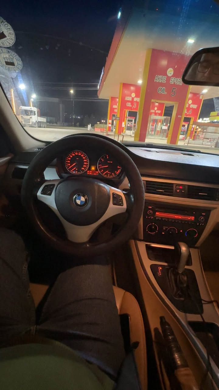بي ام موديل 2007 مواصفات فول فول بو فروشتن و تبديل 
قطعتين صبغ اوروبي بدون ضربة
عليها غرامة 7 ورقات ينزل من السعر
سعرها 93 ورقة و مجال 
موبايل:*********** فايبر واتساب دهوك, العراق
