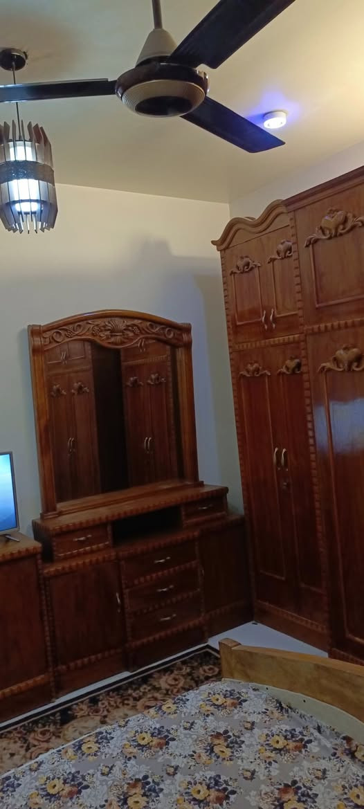 السلام عليكم للبيع غرفة نوم عراقي صاج 7 قطع المكان بغداد رقم الهاتف ***********
